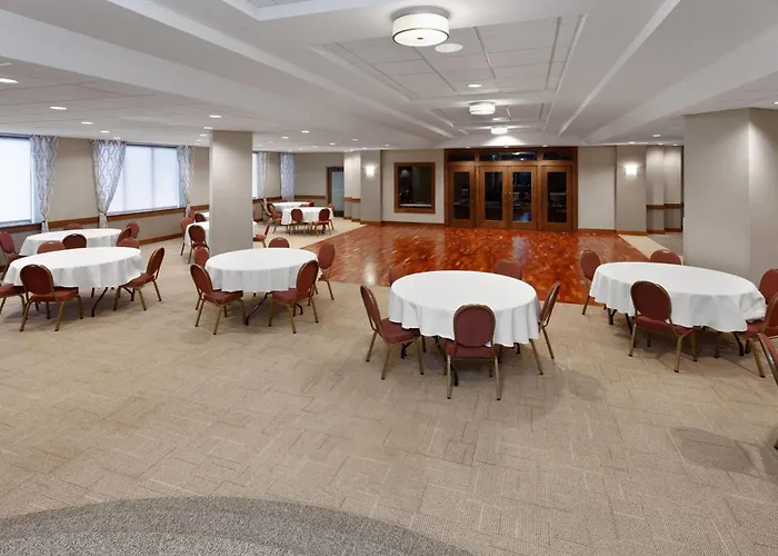 Cheap hotel: Ramada By Wyndham Milwaukee