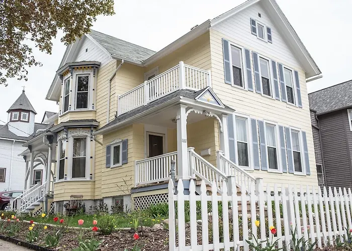 B&B only: The Muse Gallery Guesthouse